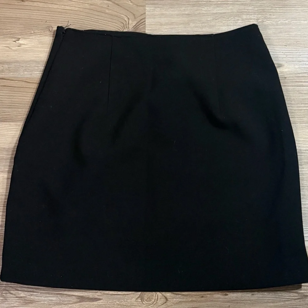 Express Black Mini Skirt - Picture 2 of 8